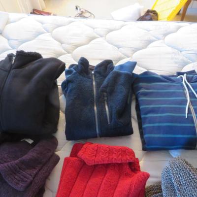 Women's Sweaters & Sweatshirts - Bulk Lot
