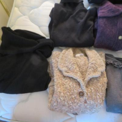 Women's Sweaters & Sweatshirts - Bulk Lot