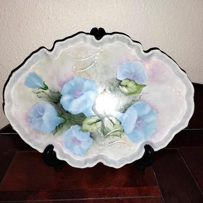 MILK GLASS VASE AND VINTAGE HAND PAINTED TRAY
