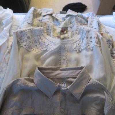 Bulk Lot of Women's Short Sleeve Tops