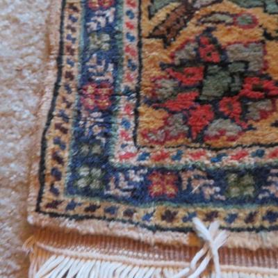 TURKISH ALL NATURAL SILK RUG WITH VEGETABLE DYES PRAYER RUG IN EXCELLENT CONDITION. ABOUT 57 X 37 INCHES