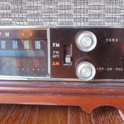 Fine Solid Wood Cabinetry Mid Century 1959 Zenith Model K731 AM FM Vacuum Tube Radio Excellent Condition Stellar Sounding!