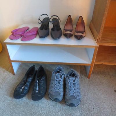 Lot of Lightly Worn Shoes & Shoe Holder - Estate Fresh