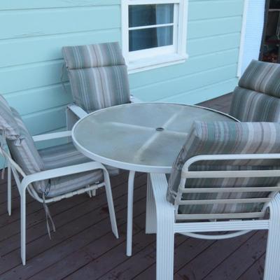 Patio Furniture - Outdoor Glass Top Round White Frame Table 4 Standard Chairs