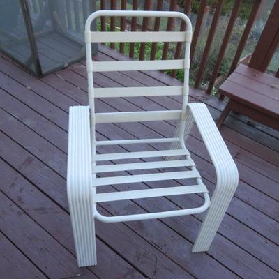 Patio Furniture - Outdoor Glass Top Round White Frame Table 4 Standard Chairs