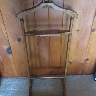 Mid Century Italian Brevettato Men's Wooden Suit Clothing Valet Stand Solid Oak Wood Butler