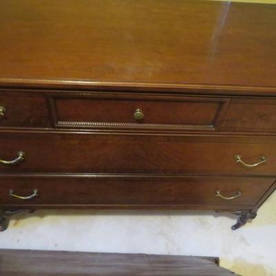 Bedroom set furniture lot