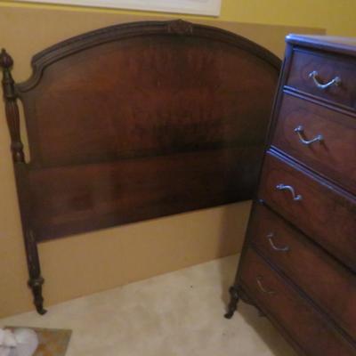 Bedroom set furniture lot