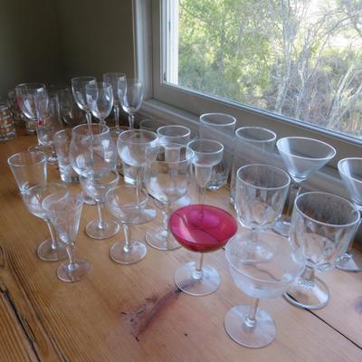 Table lot of stem ware / Barware