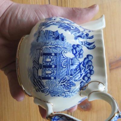 Sadler Teapot Made in England Elegant Blue Oriental Design on White Background Gold gilded