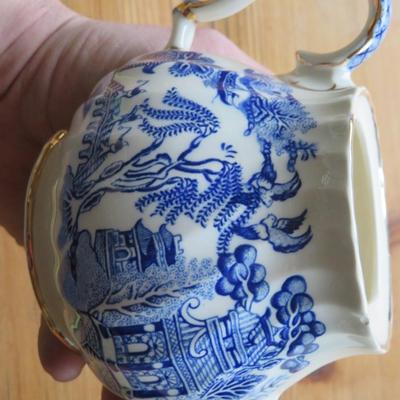 Sadler Teapot Made in England Elegant Blue Oriental Design on White Background Gold gilded