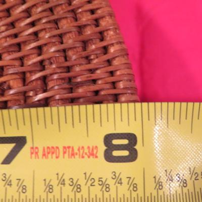 BEAUTIFUL Vintage Indonesian Lombok Weave Basket/Box With Wood Hand Carved Frog