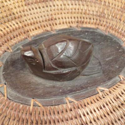 BEAUTIFUL Vintage Indonesian Lombok Weave Basket/Box With Wood Hand Carved Frog