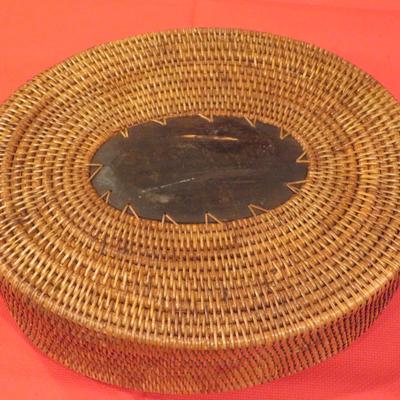 BEAUTIFUL Vintage Indonesian Lombok Weave Basket/Box With Wood Hand Carved Frog