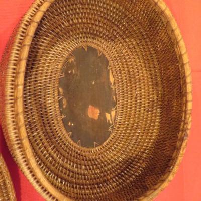 BEAUTIFUL Vintage Indonesian Lombok Weave Basket/Box With Wood Hand Carved Frog