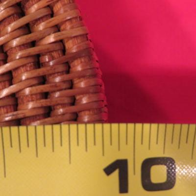 BEAUTIFUL Vintage Indonesian Lombok Weave Basket/Box With Wood Hand Carved Frog