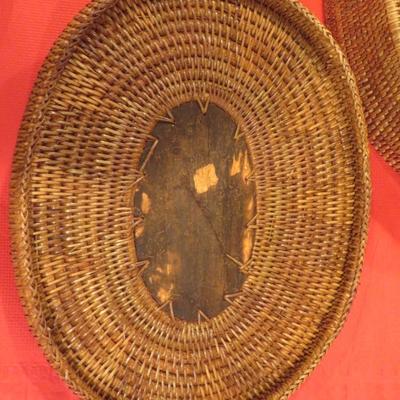 BEAUTIFUL Vintage Indonesian Lombok Weave Basket/Box With Wood Hand Carved Frog