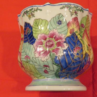 Gumps vase made in Hong Kong for quality Imports