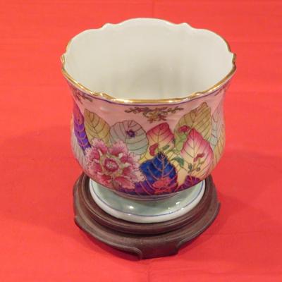 Gumps vase made in Hong Kong for quality Imports