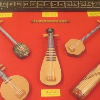 ASIAN ORIENTAL STRINGED MUSICAL INSTRUMENT FRAMED SHADOW BOX ART - NICE!