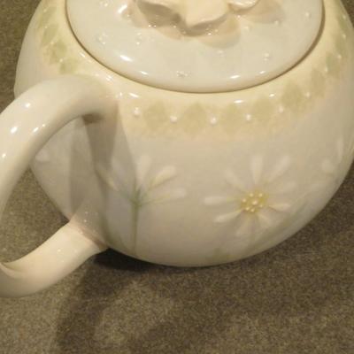 Block Basics Deb Mores LOVES ME Daisy Flowers Tea Pot With Box 1999