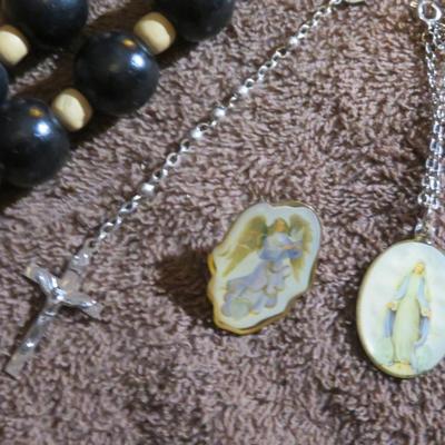 Catholic Religious Rosery and Cross Lot - Estate Jewelry Lot