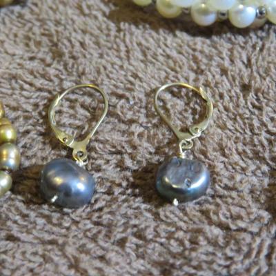 Estate Jewelry Lot - Fresh Water Pearls / Coultured Pearls -Bracelets & Earrings
