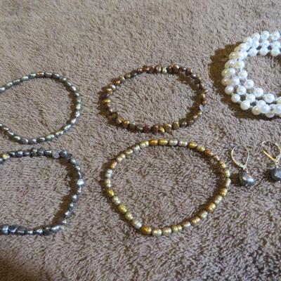 Estate Jewelry Lot - Fresh Water Pearls / Coultured Pearls -Bracelets & Earrings