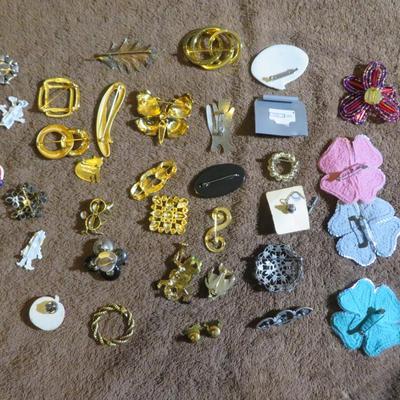 Estate Jewelry Lot of Brooches -