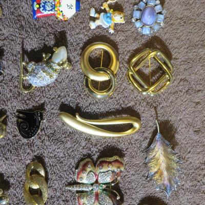 Estate Jewelry Lot of Brooches -