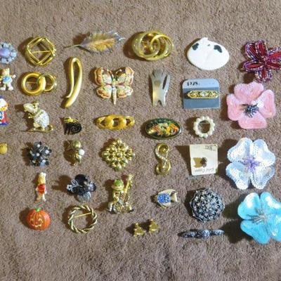 Estate Jewelry Lot of Brooches -