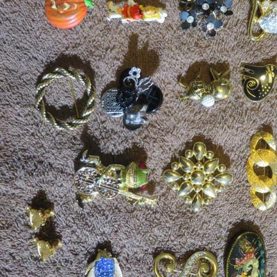 Estate Jewelry Lot of Brooches -