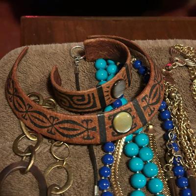 Estate, jewelry lot, large lot of necklaces.