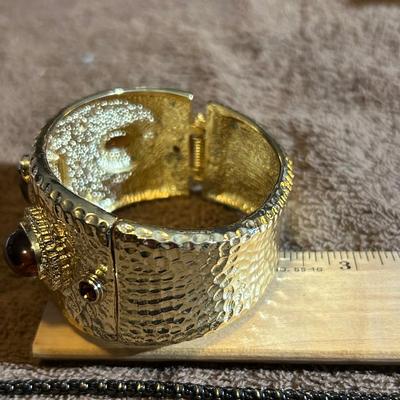 Mix a lot of estate jewelry. Necklaces, belt, earrings, bracelets.