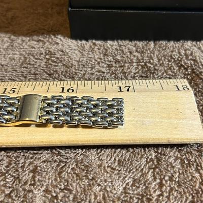 Mix a lot of estate jewelry. Necklaces, belt, earrings, bracelets.