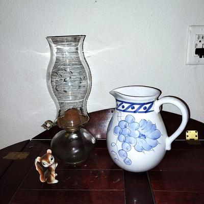 VINTAGE OIL LAMP-PICHURE AND SQUIRREL COLLECTIBLE