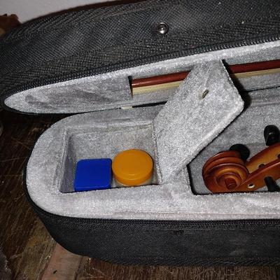 MENDINI VIOLIN WITH CASE