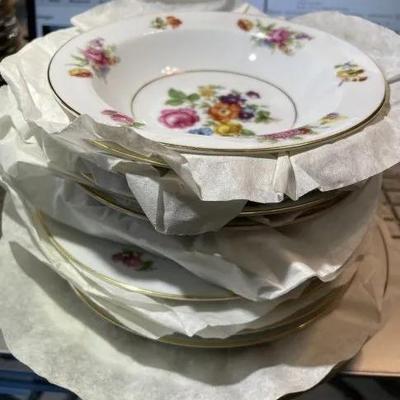 Vintage Noritake Japan Dresala #3033, 4-Salad, 5-Cake, & 6-Dessert Dishes in VG Preowned Condition.