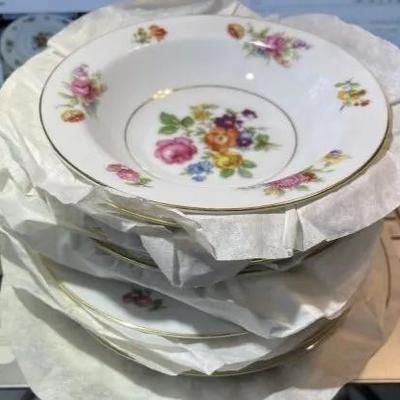 Vintage Noritake Japan Dresala #3033, 4-Salad, 5-Cake, & 6-Dessert Dishes in VG Preowned Condition.