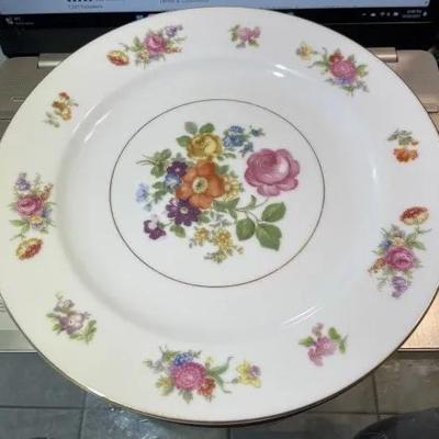 Vintage Noritake Japan Dresala Dinner Plates 3033, Set Of 5 10" Diameter in VG Preowned Condition.