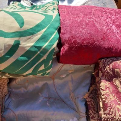 MATERIAL IN PRINTS AND NATURAL COLORS