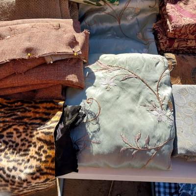 MATERIAL IN PRINTS AND NATURAL COLORS