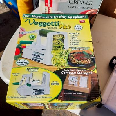 VEGGETTI PRO-SLICER/SHREDDER-KITCHENAID FOOD GRINDER