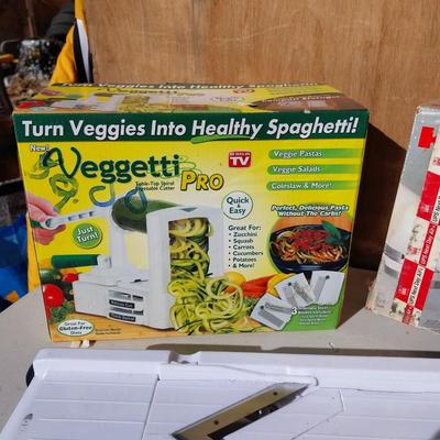 VEGGETTI PRO-SLICER/SHREDDER-KITCHENAID FOOD GRINDER