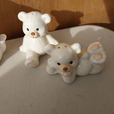 VINTAGE SALT & PEPPER SHAKERS BEARS & KITTIES AND SMALL PRECIOUS MOMENT FIGURINE