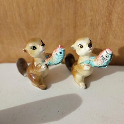 VINTAGE SALT & PEPPER SHAKERS -SQUIRRELS