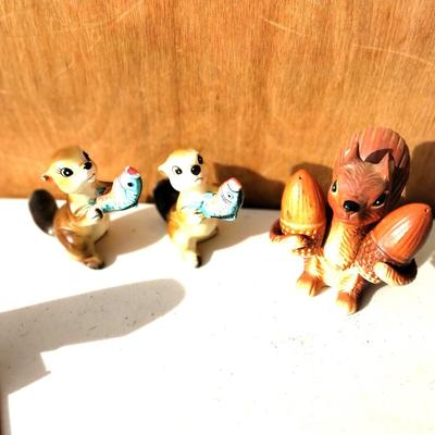 VINTAGE SALT & PEPPER SHAKERS -SQUIRRELS