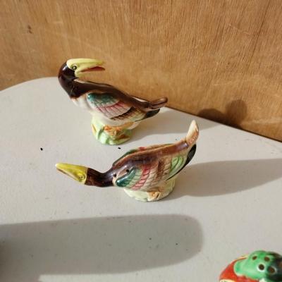 VINTAGE SALT & PEPPER SHAKERS- FOR THE BIRDS