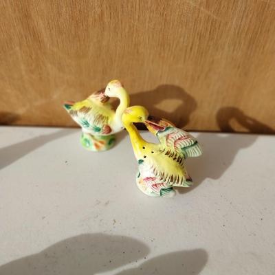 VINTAGE SALT & PEPPER SHAKERS- FOR THE BIRDS