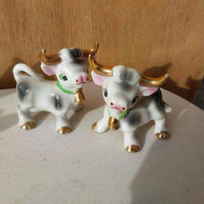 COWS-CHICKENS-COWBOY BOOTS VINTAGE SALT & PEPPER SHAKERS